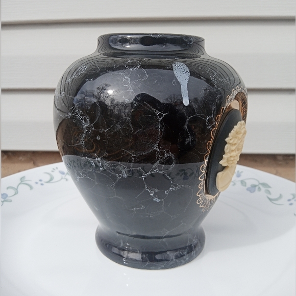 Vintage Victorian style Ceramic Vase - Picture 3 of 5
